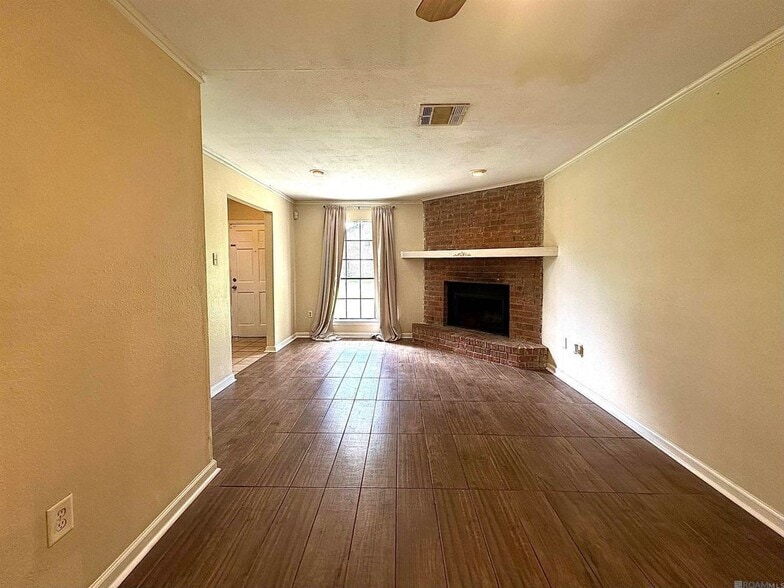 Building Photo - 15855 Sunderland Ave