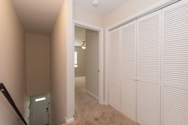 Building Photo - MOVE-IN READY!