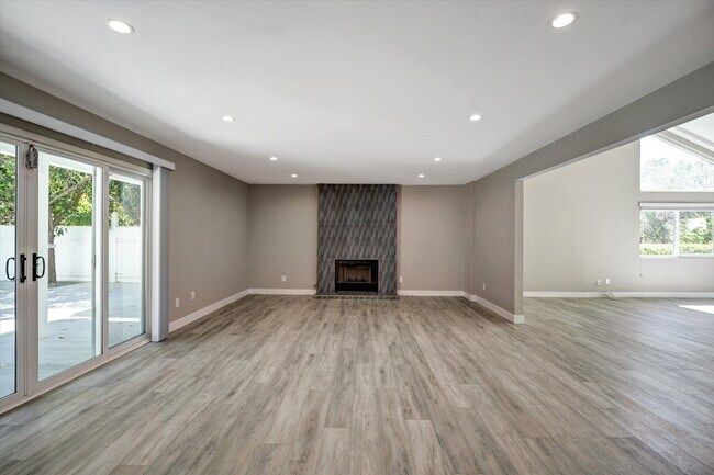 Building Photo - 5346 Tyrone Ave