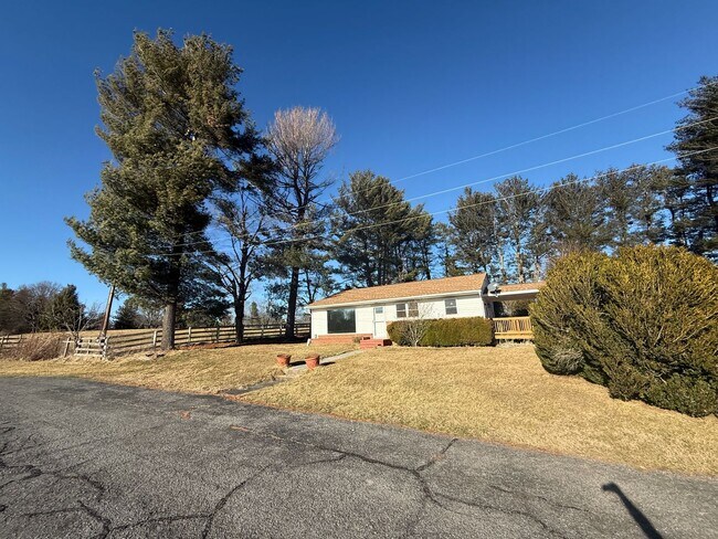 Building Photo - 300 Monticello Ln