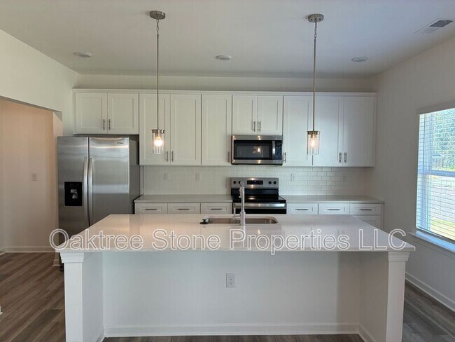 Building Photo - 3378 Skyland Dr