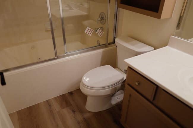 Building Photo - 800 Hamlet Cir S