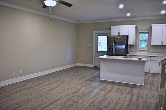 Building Photo - Available June 2025-Garage Unit Verandas a...