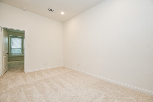 Building Photo - 6562 Scarlet Pond Ln