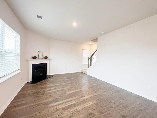Building Photo - 125 Lily Pond Pl