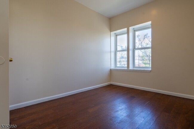 Building Photo - 84 N 6th St
