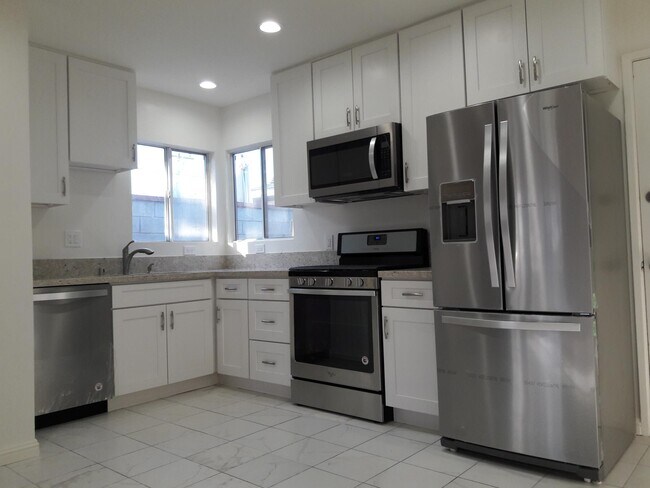 Kitchen/Dining area - 512 N Lucia Ave