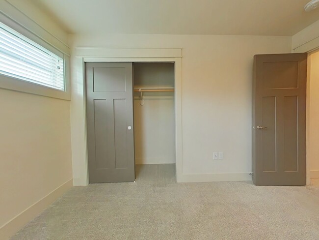Building Photo - 3 Bedroom House ~ South Corvallis ~ Small ...