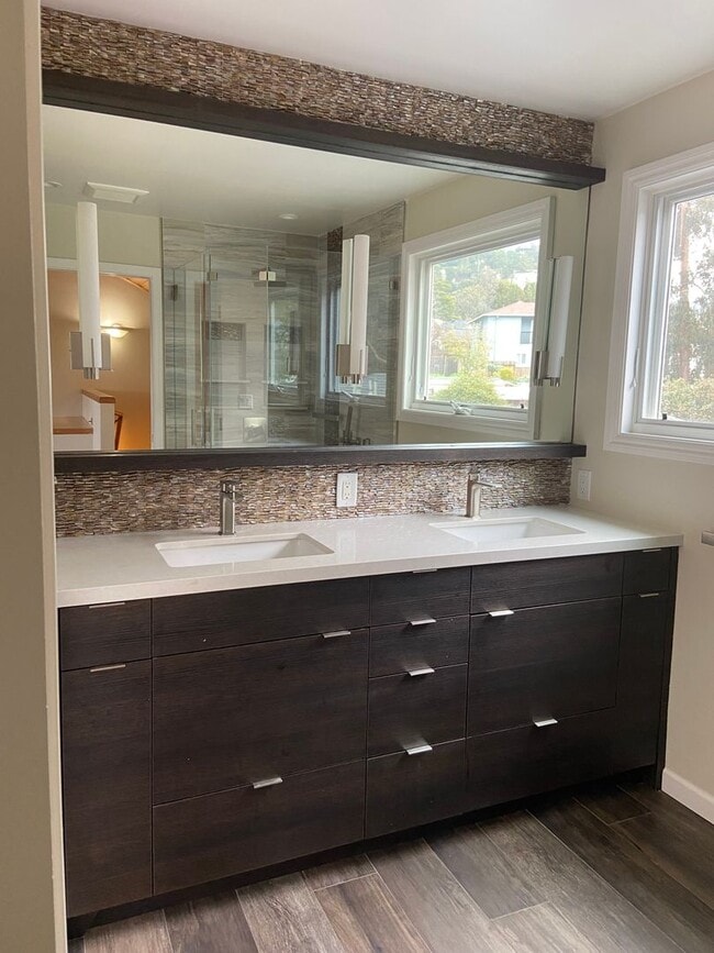 Building Photo - 3 Bed/2Bath Ready to Move In