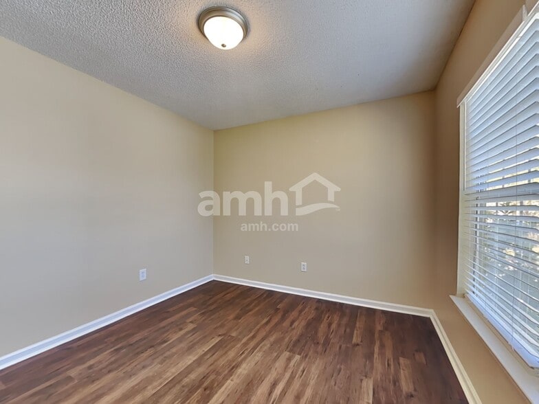 Building Photo - 3011 Mapleleaf Drive