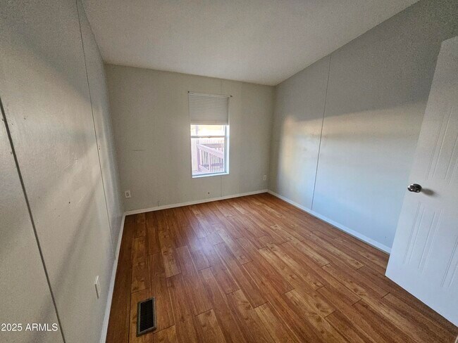 Building Photo - 110 E Inglewood St