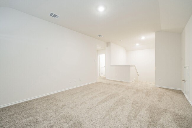 Building Photo - 2126 Thornton Dr