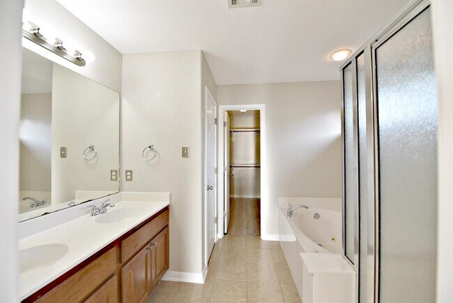 Building Photo - 2806 Stirrup Cove