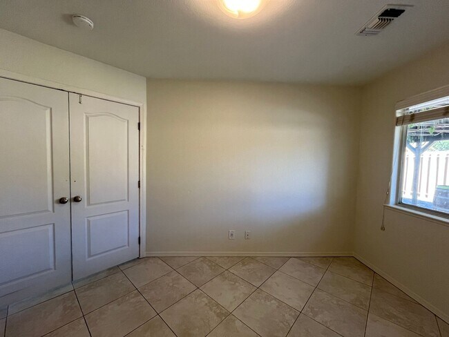 Building Photo - 946 St Ann Dr