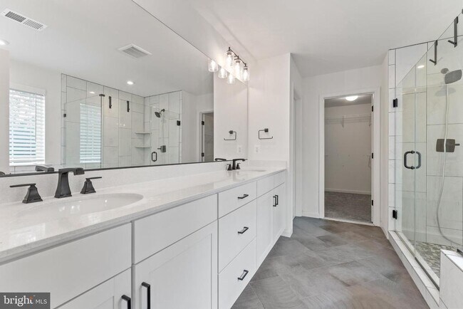 Building Photo - 5508 Redgum Ln