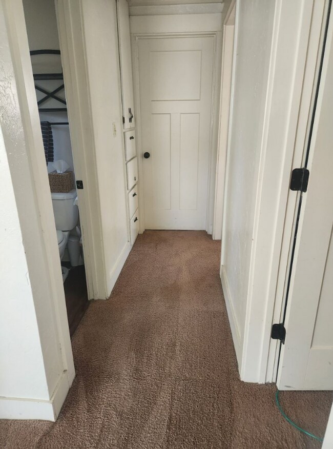 Building Photo - L7ER