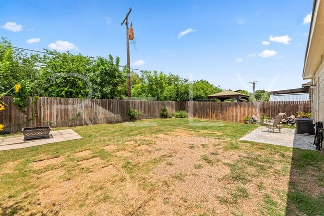 Building Photo - 1600 Cliffbrake Wy