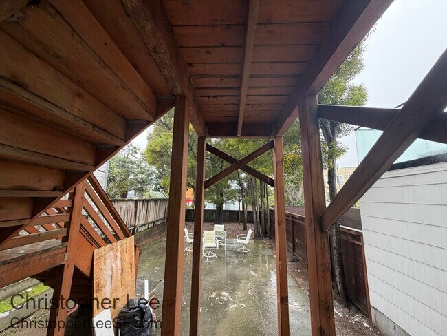 Building Photo - 255 14th Ave