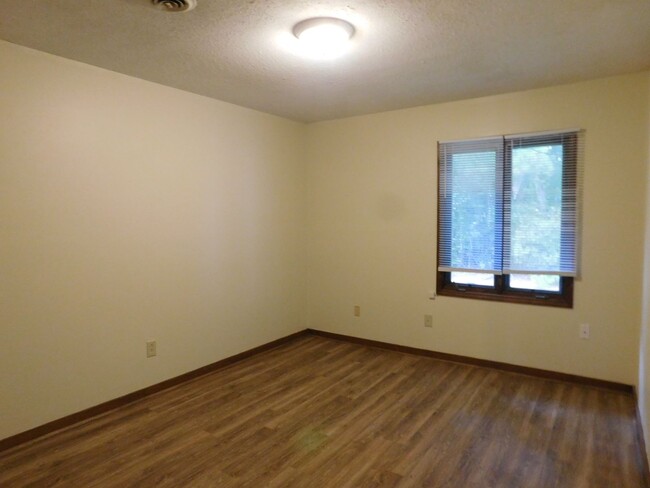 Building Photo - 1527 College Way
