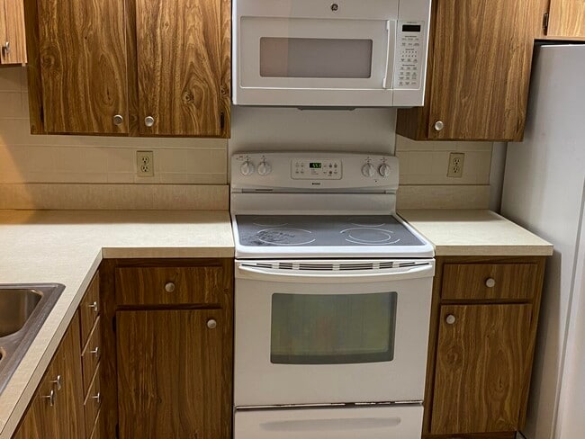 Building Photo - 3626 Whitehall Dr