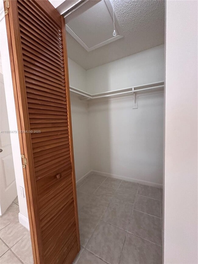 Building Photo - 5027 SW 139th Ct