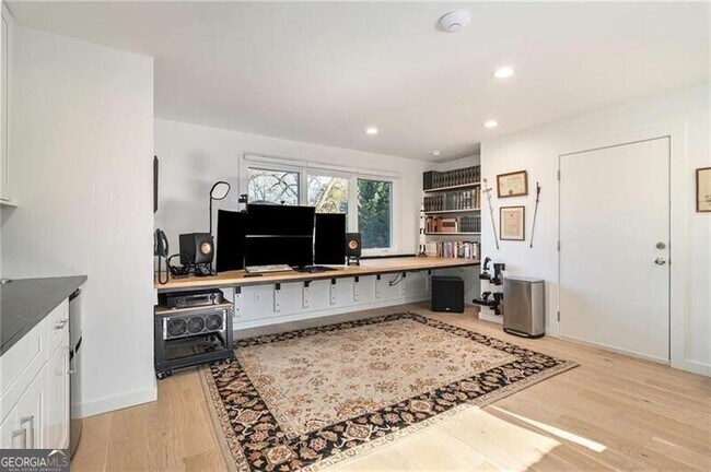 Building Photo - 623 Ansley St