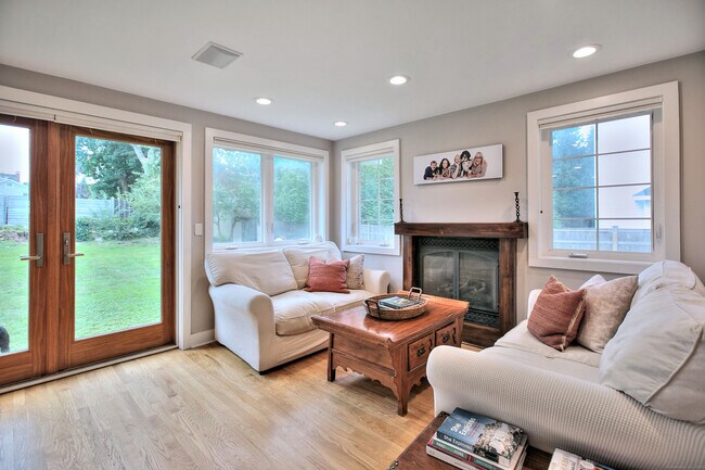 Building Photo - 8 Bauer Pl