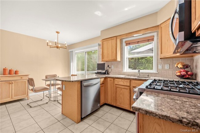 Building Photo - 15 Wimbledon Ct