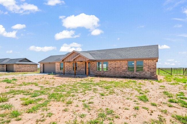 Building Photo - Country Living In Idalou ISD!