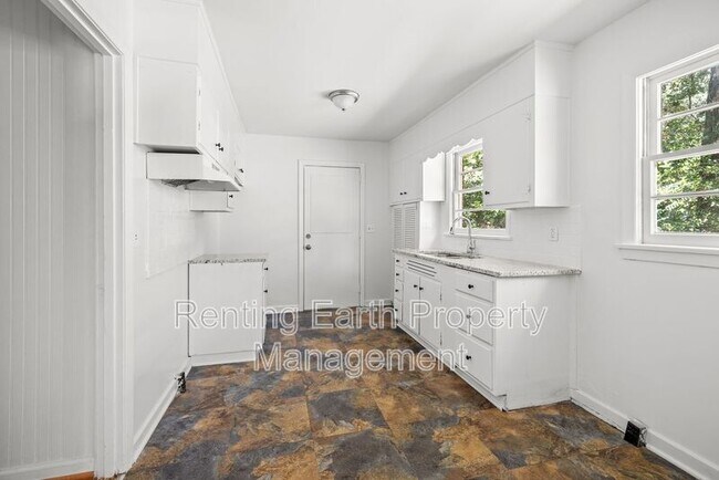 Building Photo - 1016 Belle Meade Dr