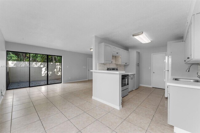 Building Photo - 15805 SW 91st Ct