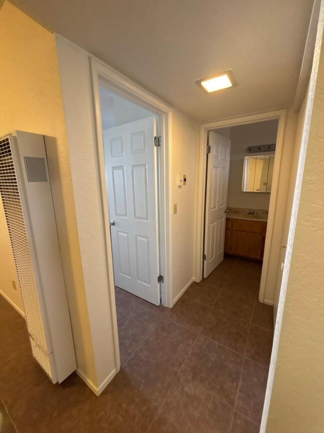 Building Photo - 840 S Main St