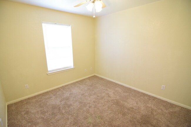 Building Photo - 900 Concho St