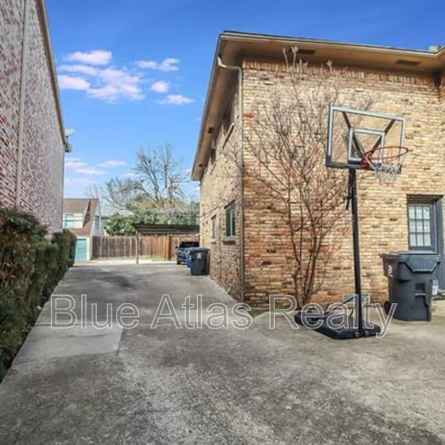 Building Photo - 3903 Hawthorne Ave