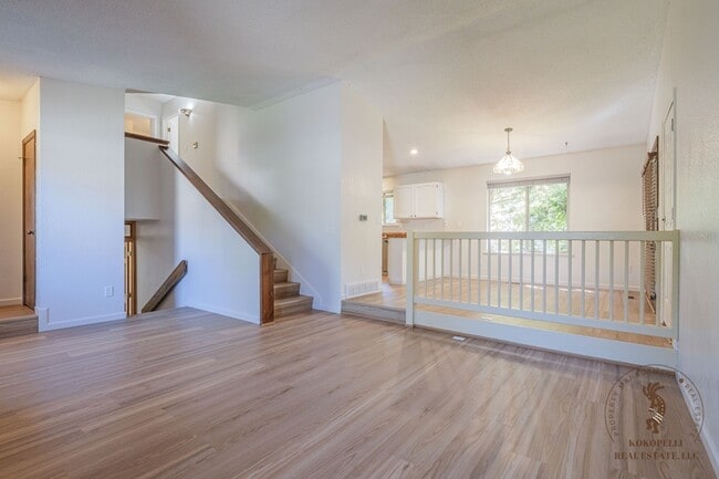 Building Photo - 587 Starlight Dr