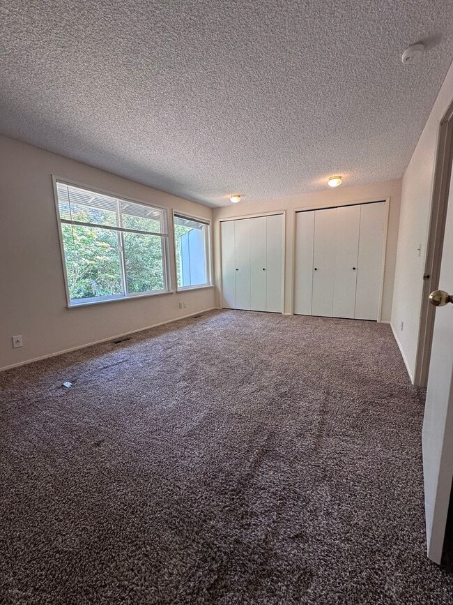 Building Photo - 928 Blue Heron Ave NE