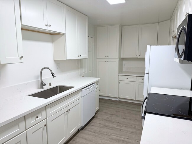 Building Photo - 3174 Ameno Rd