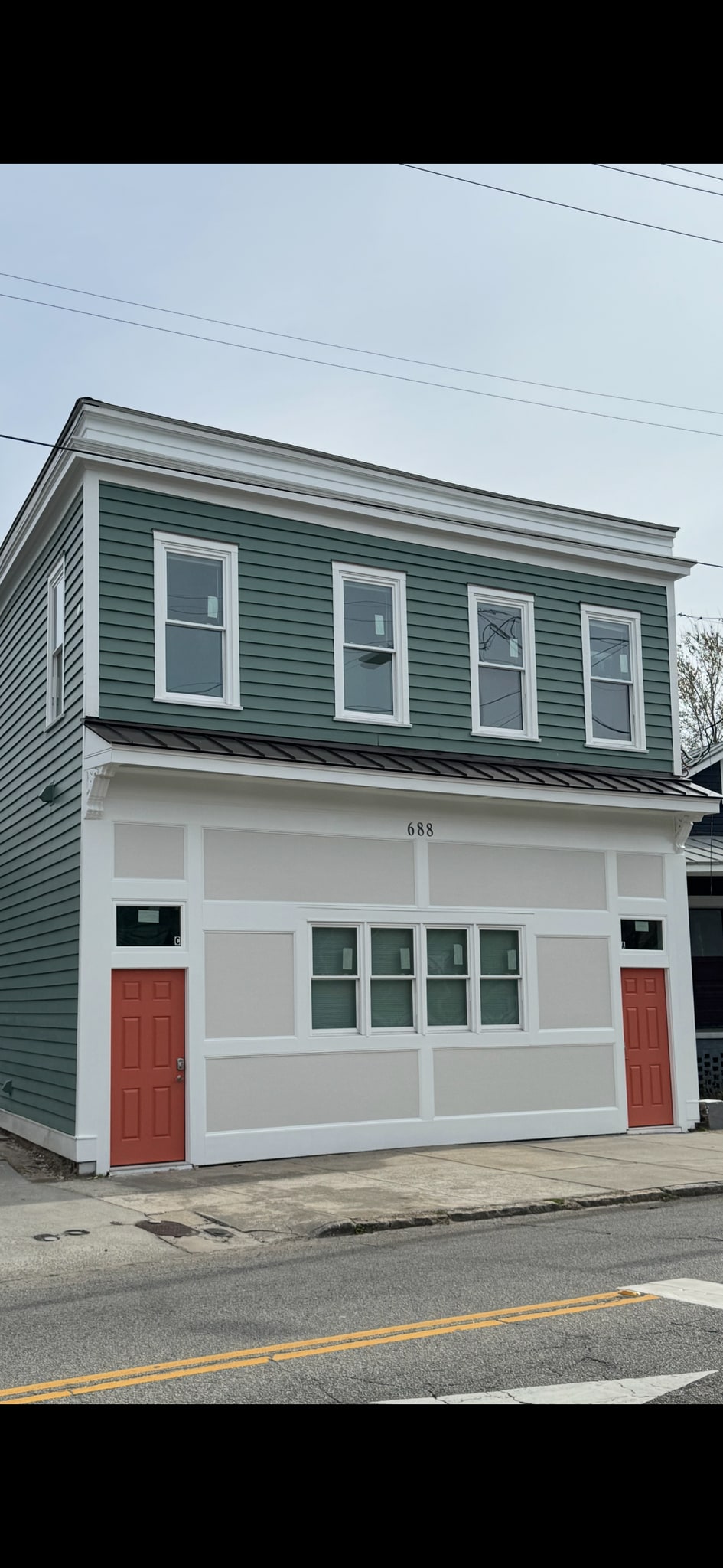 Building Photo - 688 King St