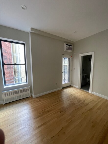 Building Photo - 342 W 85th St