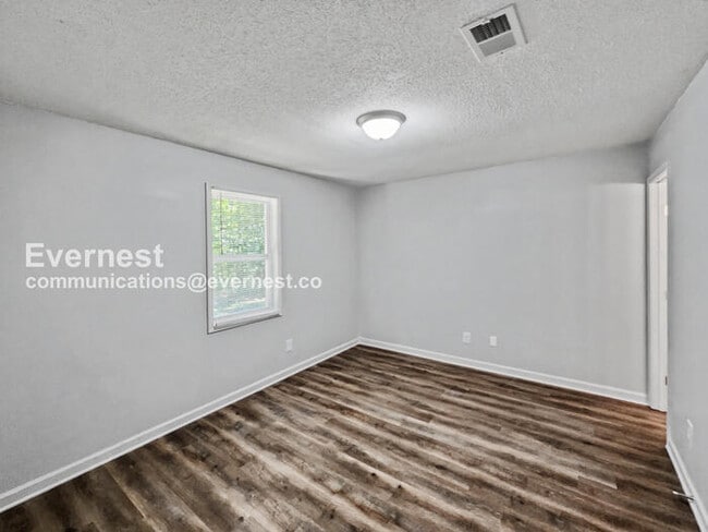 Building Photo - 725 W Creek Cir