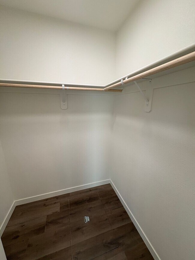 Building Photo - Brand New Stunning 3 Bed/2.5 Bath Townhouse-Old Farm District