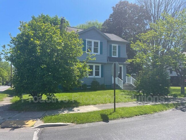 Building Photo - 528 Lindbergh Avenue