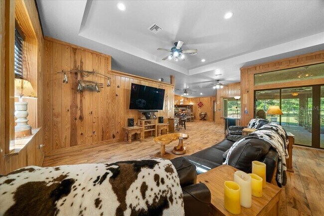 Building Photo - 3135 NE 49th St