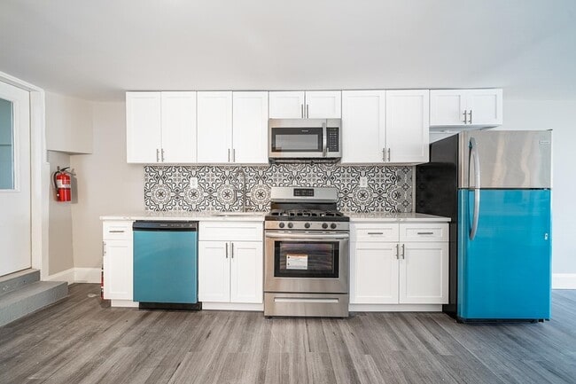 Building Photo - 213 Ogden Ave.