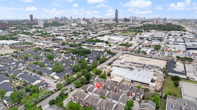 Building Photo - 3410 Skyline Village Dr