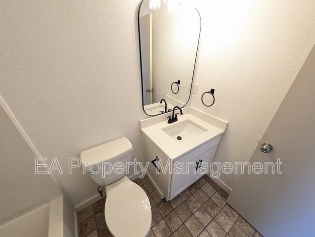 Building Photo - 3301 Schumacher St NW