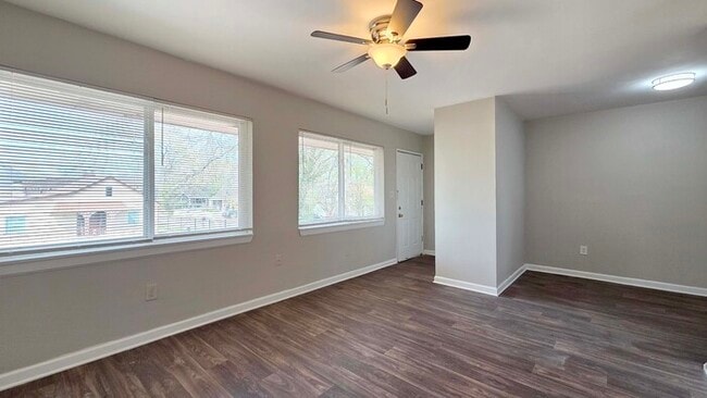 Building Photo - One Month Free! Classic 1 Bedroom Apartment in Historic Downtown College Park!