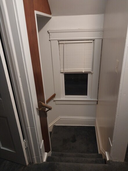 Building Photo - 51 E Summit St