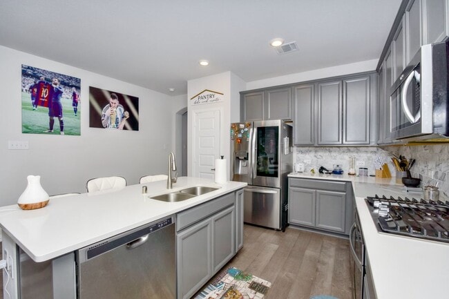 Building Photo - 1121 Milfoil Dr