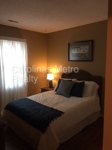 Building Photo - 2321 Oldenburg Dr